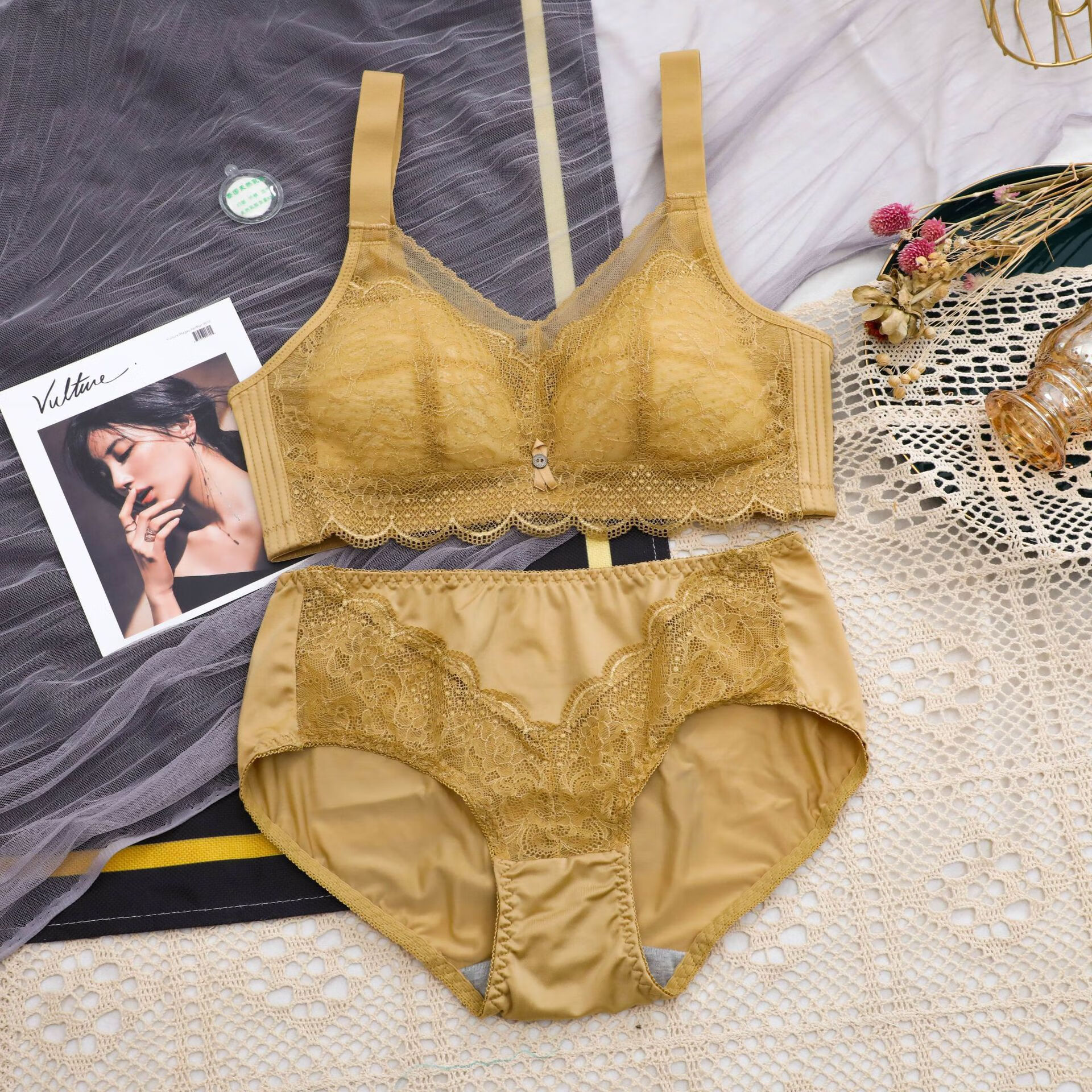 秋薄款大胸显小文胸无钢圈聚拢防垂下收副乳超薄全罩杯套装 黄色 75b