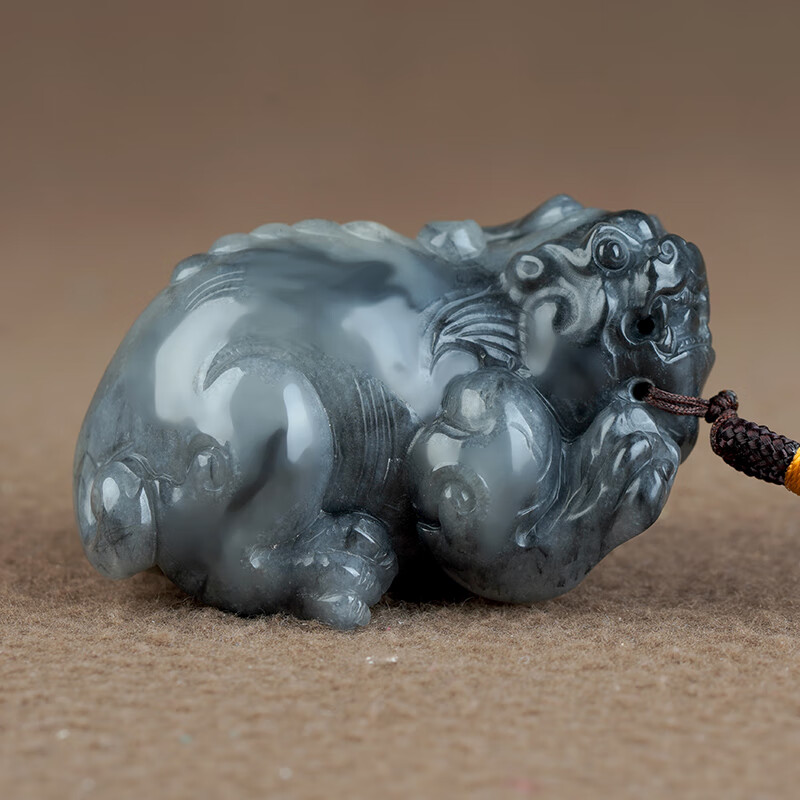 烨誉新疆和田玉青花籽料貔貅手把件男女款玉石手把件盘玩立体雕刻