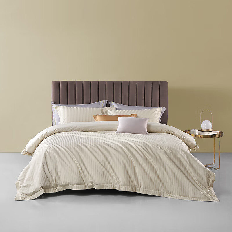 plus会员:lovo 乐蜗家纺 萨拉维 60支纯棉贡缎四件套 220*240cm