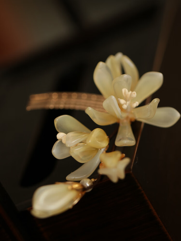 京营【烟花】嫩黄色发梳玉兰花簪子古风头饰插梳发饰古典汉服配饰宋制