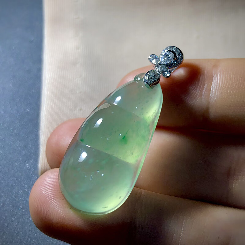 逸之璟天然缅甸老坑a货翡翠冰种晴水招财福豆18k金镶嵌翡翠吊坠女