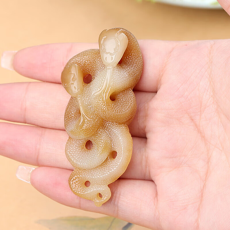 和玉谣孤品大师工艺和田玉糖玉蛇玉吊坠女生肖蛇玉石男玉坠属蛇项链