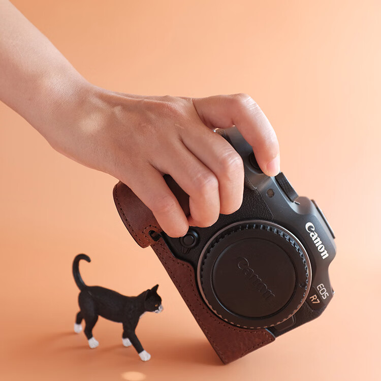 意利普适用佳能r7r10包真皮套女生皮套 r7咖啡色 真皮底座