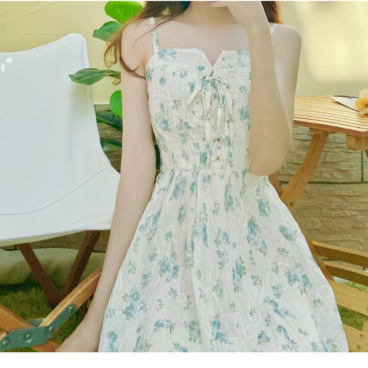 白底蓝花吊带裙 单裙子高有内衬 s 8095斤