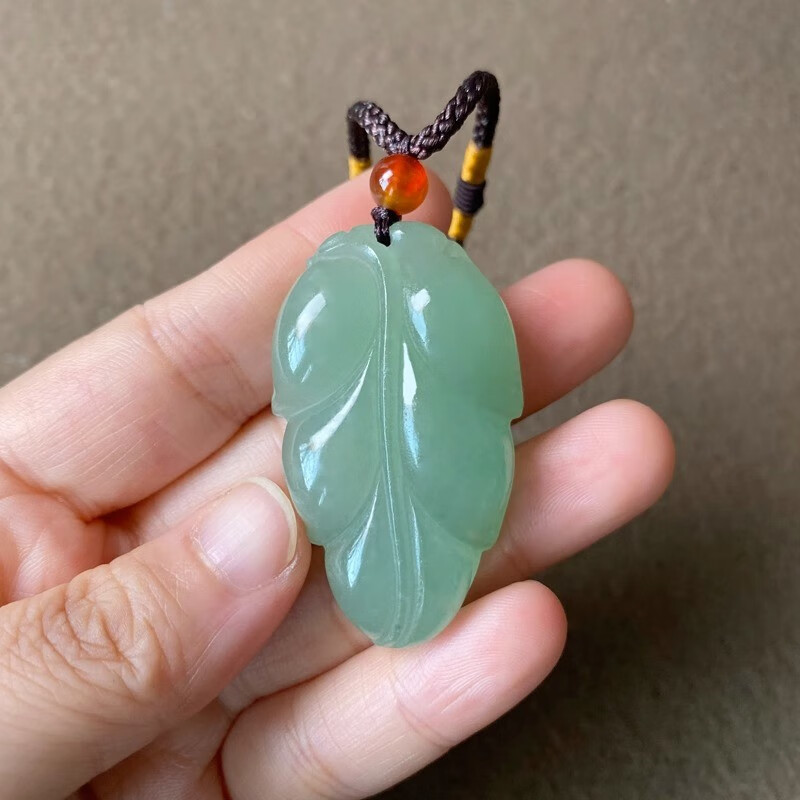 春龍東陵玉金枝玉葉小吊墜樹(shù)葉玉墜玉佩女款掛墜珠寶玉石頸飾玉器