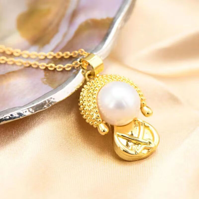 森夜210-粉丝专属时尚精美宝宝佛白色珍珠款式吊坠-合金仿钻材质