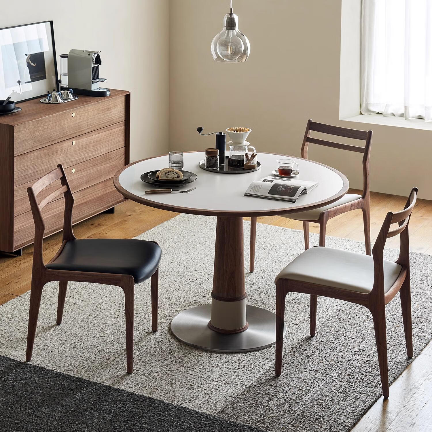 全友家居复古圆餐桌椅组合北欧实木家用小户型胡桃木色洽谈桌中古圆形