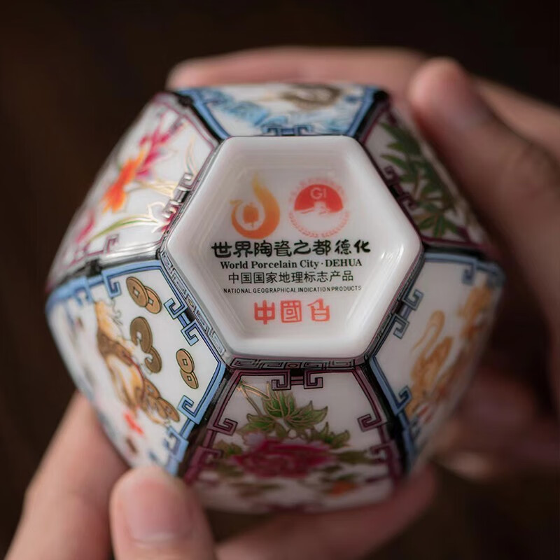 梵陶阁 中国德化白瓷描金六角聚财杯羊脂玉瓷主人杯泡茶单杯陶瓷功夫茶具玉瓷大号单个杯子礼品礼盒装 万物六方聚财杯礼盒装怎么看?