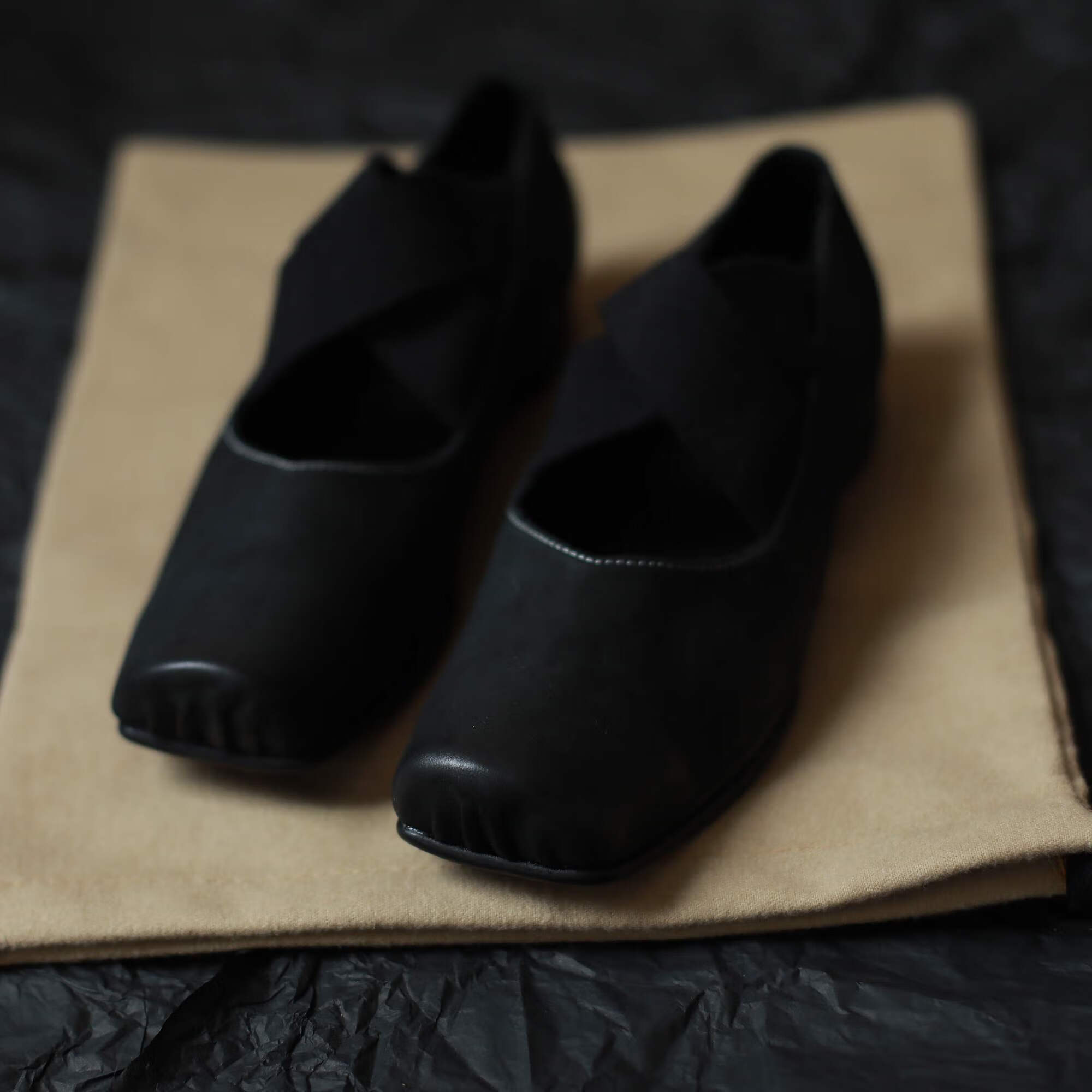 版暗黑做旧水洗马皮复古芭蕾舞鞋猪鼻子玛丽珍平底高跟 黑色黑带平底