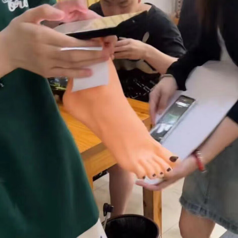 莫肖尔玉足脚手机壳玉足苹果15适用14苹果13大脚模型12iphone14promax