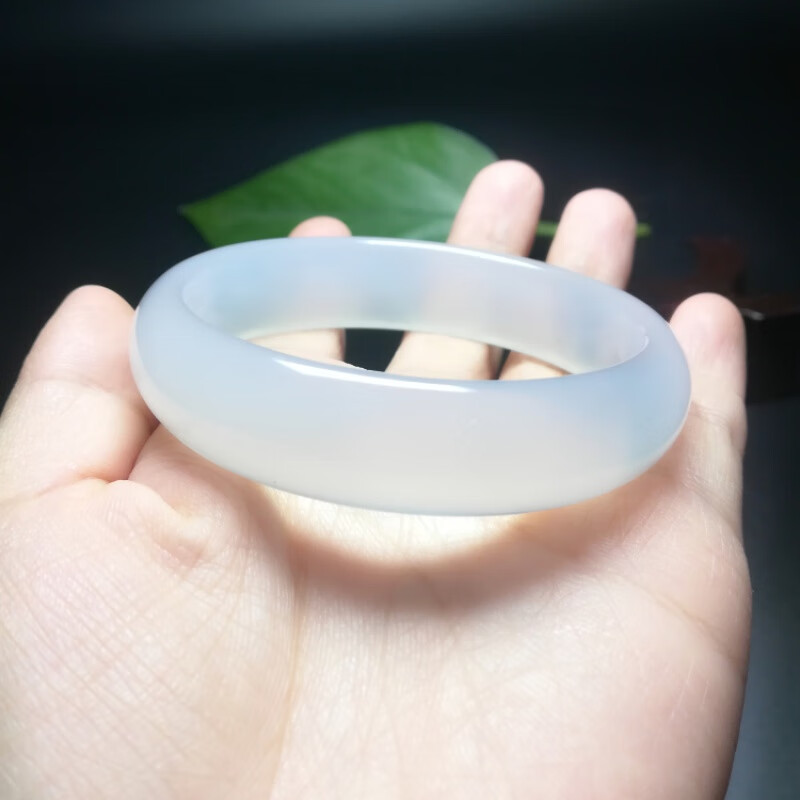 蒂宝莱(dibaolai)玛瑙镯子冰种白月光荔枝冻白玛瑙手镯年轻少女白玉髓