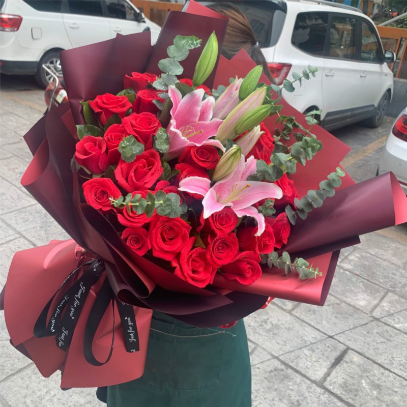 满味园鲜花速递红玫瑰礼盒生日礼物花束送女友老婆全国同城配送花店送花 C款33朵红玫瑰百合花束 鲜花