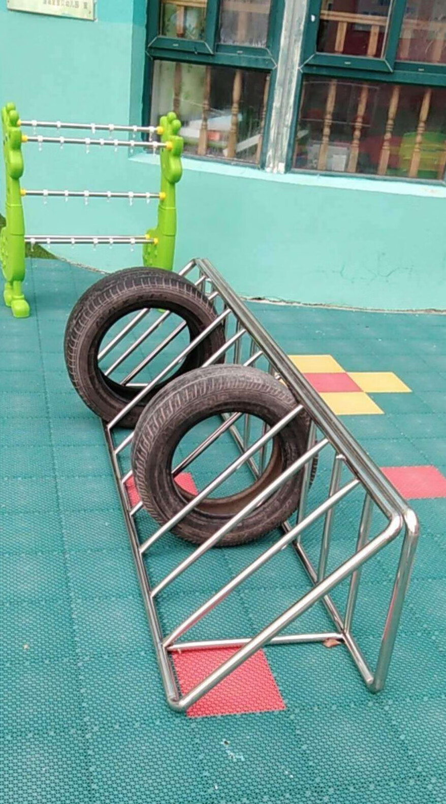 本果 幼儿园不锈钢多功能轮胎架彩色轮胎收纳架玩具放置架 加粗10组