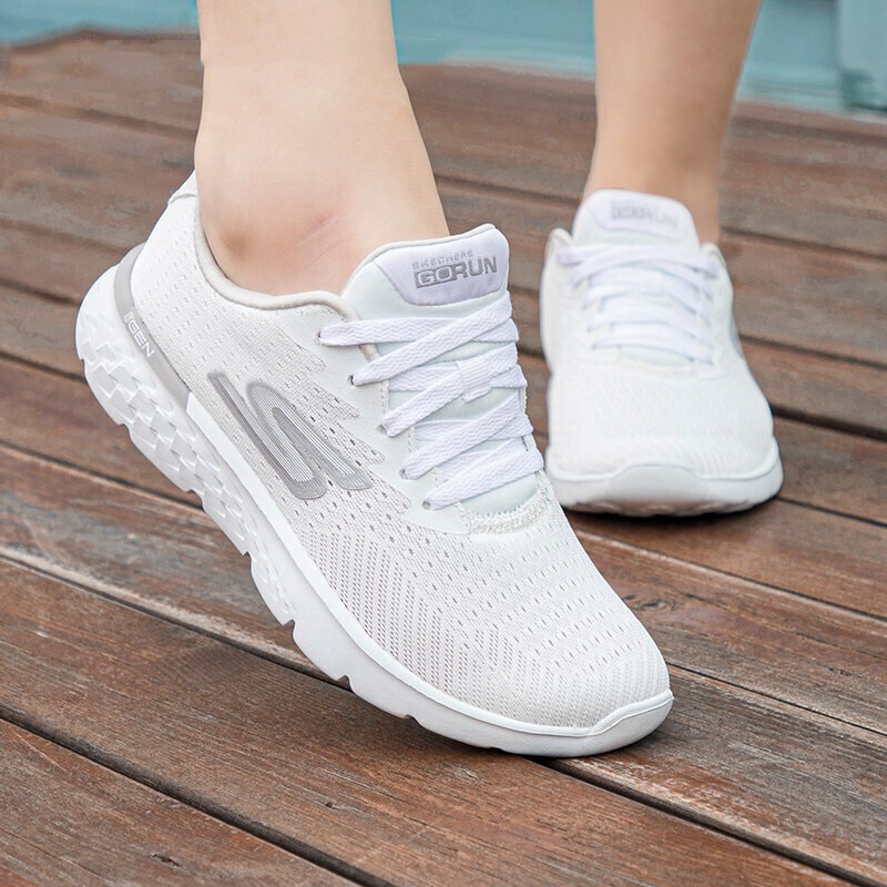 斯凯奇（Skechers）女鞋夏季新款网面透气妈妈鞋软底跑步鞋轻便减震休闲鞋白色运动鞋 白色-WHT 35.5