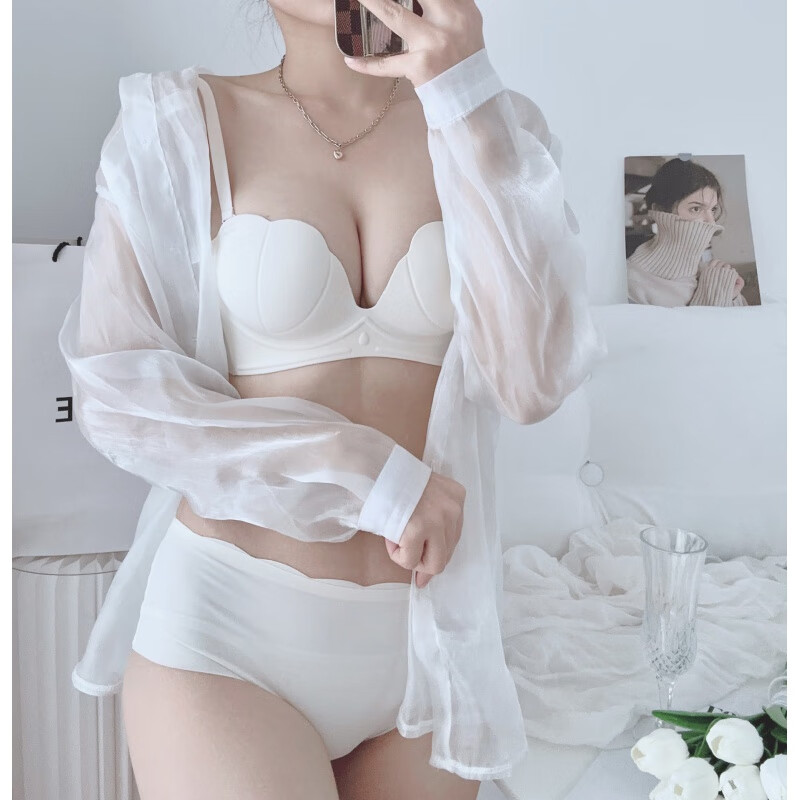 LIONGHEY新品无痕小聚蛋无钢圈内衣女可拆卸双肩带防滑小胸聚拢收副乳舒适 奶白色套装 34/75(AB通杯)怎么看?