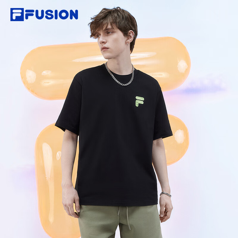 FILA FUSION斐樂潮牌情侶款針織短袖衫夏新款時尚純棉寬松T恤 正黑色-BK XL 180/100A