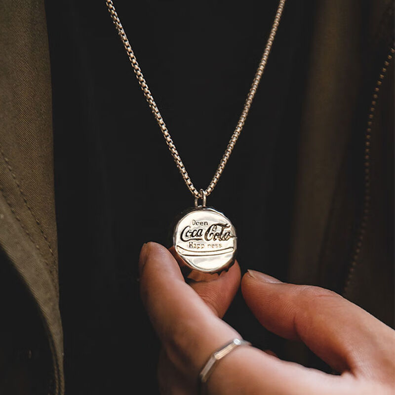 芦娘小众学生钛钢吊坠个性轻奢高级项链女可乐瓶盖朋克风锁骨链子