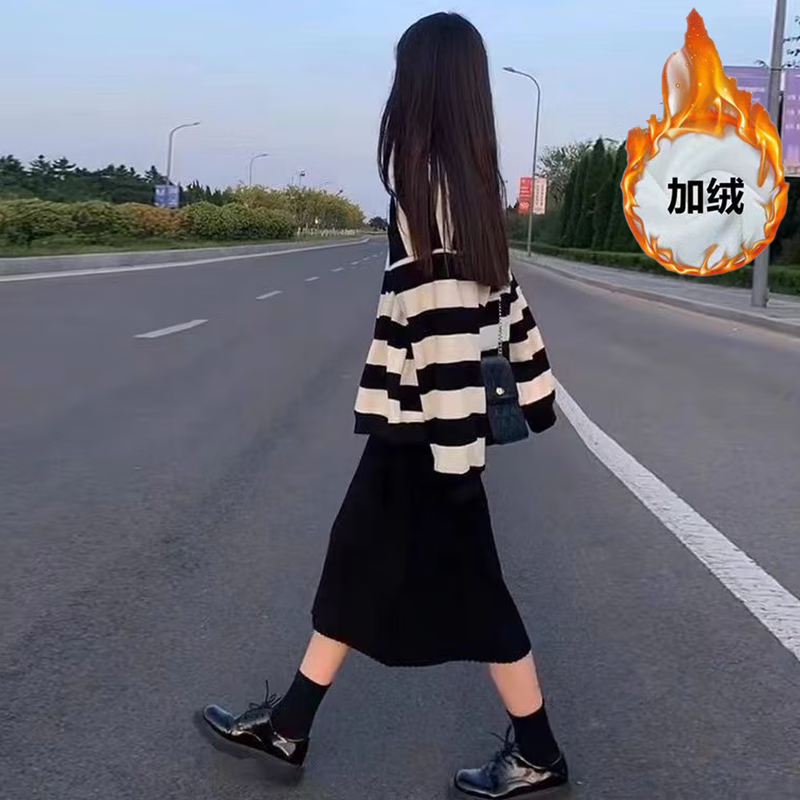 moring bull梨型身材穿搭春秋季胖妹妹显瘦新款秋冬季宽松韩版条纹两