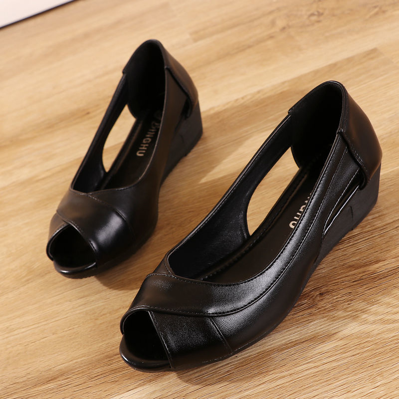 繁安夏季妈妈凉鞋女士坡跟皮软底中年中老年鱼嘴鞋平底中跟平跟 黑色