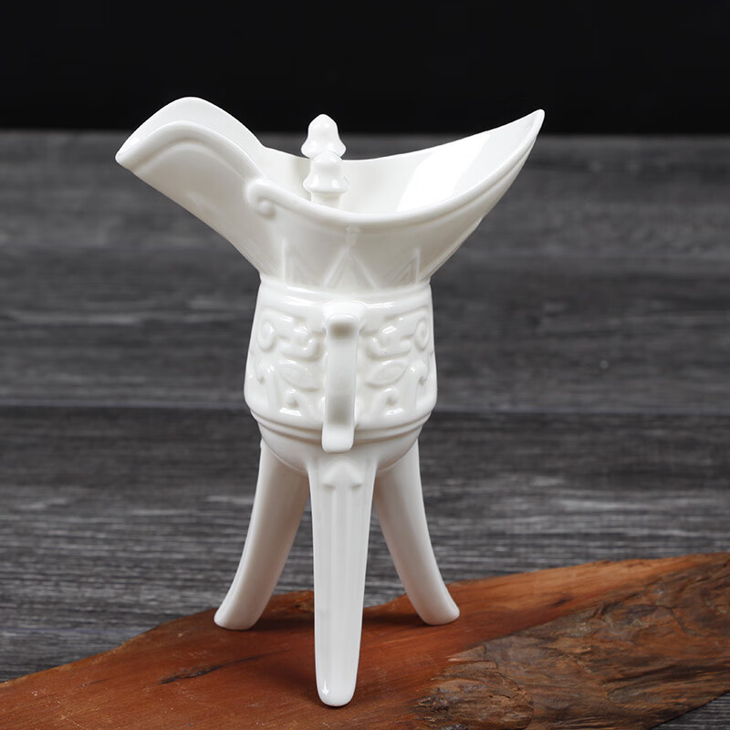 乐宏骏中式高端复古白酒酒杯酒盅仿古代商周爵杯家用陶瓷创意高脚黄酒