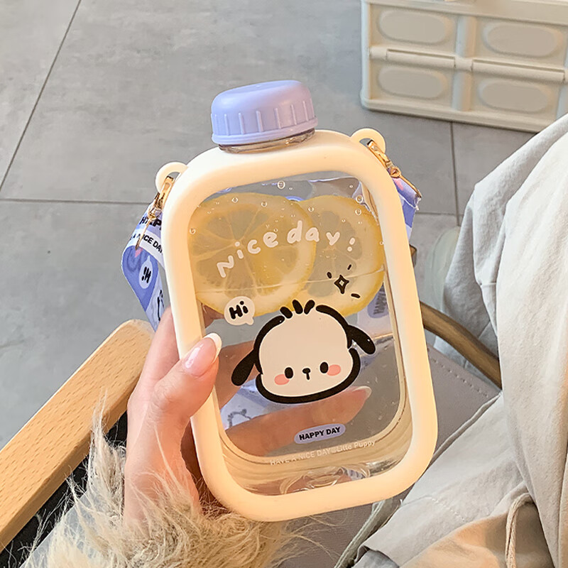 初和（CRUHRE）可爱水杯女生方形夏季小学生上学专用男孩杯子防摔网红儿童扁水壶 550ml 摸脸睁眼-【背带斜挎】