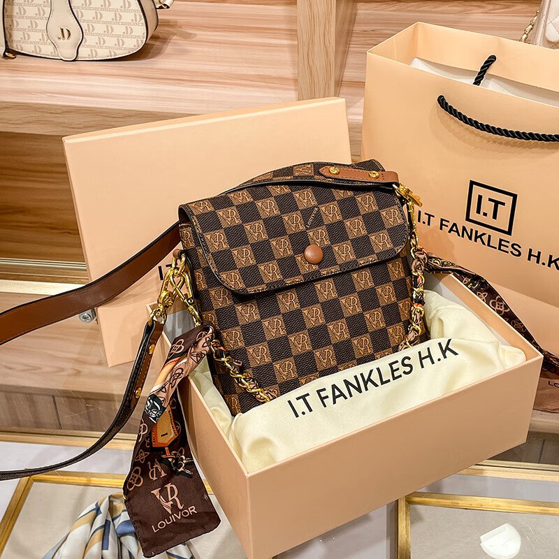 lvboying香港真皮女包百搭链条小方包宽肩带单肩斜挎包棋盘格子小包潮