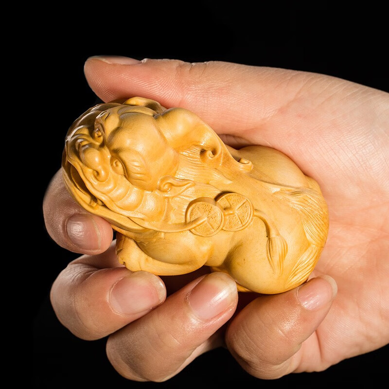 黄杨木雕招财进宝手把件貔貅抱球男士实木文玩新中式转运旺财皮丘