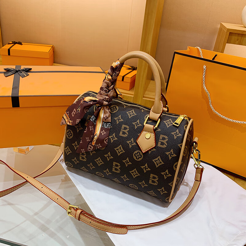 clolv kiss复古腋下包女包波士顿枕头包女斜挎包老花单肩包包2023春夏