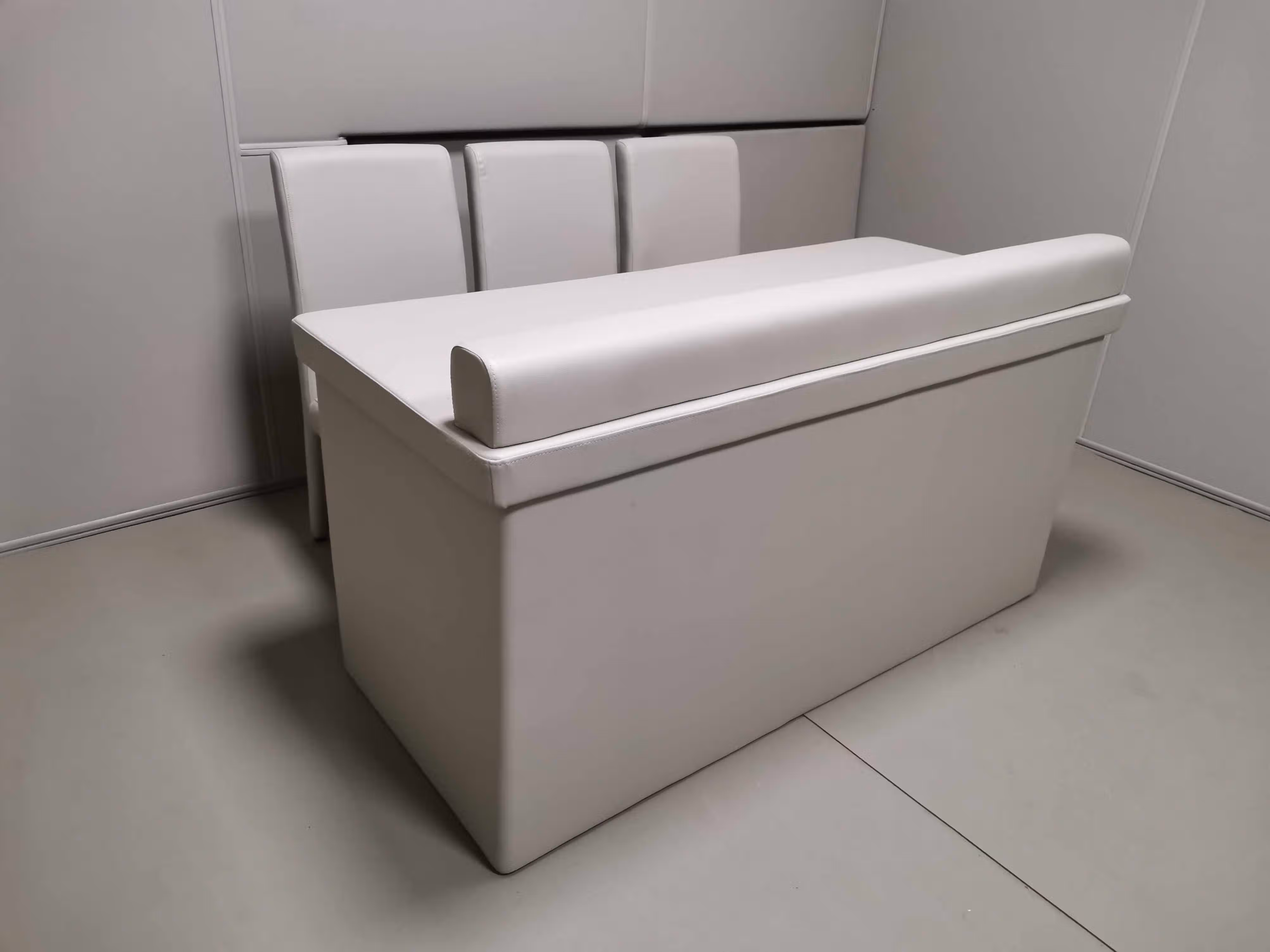 优查谈话室桌椅讯问室防撞软包桌椅防火阻燃环保三角谈话桌 防撞桌1.