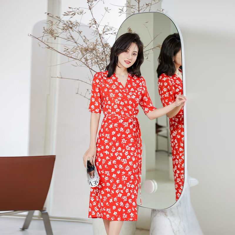 vf茶歇裙女碎花桔梗2024夏新款法式复古一片式收腰裹身连衣裙 图片色