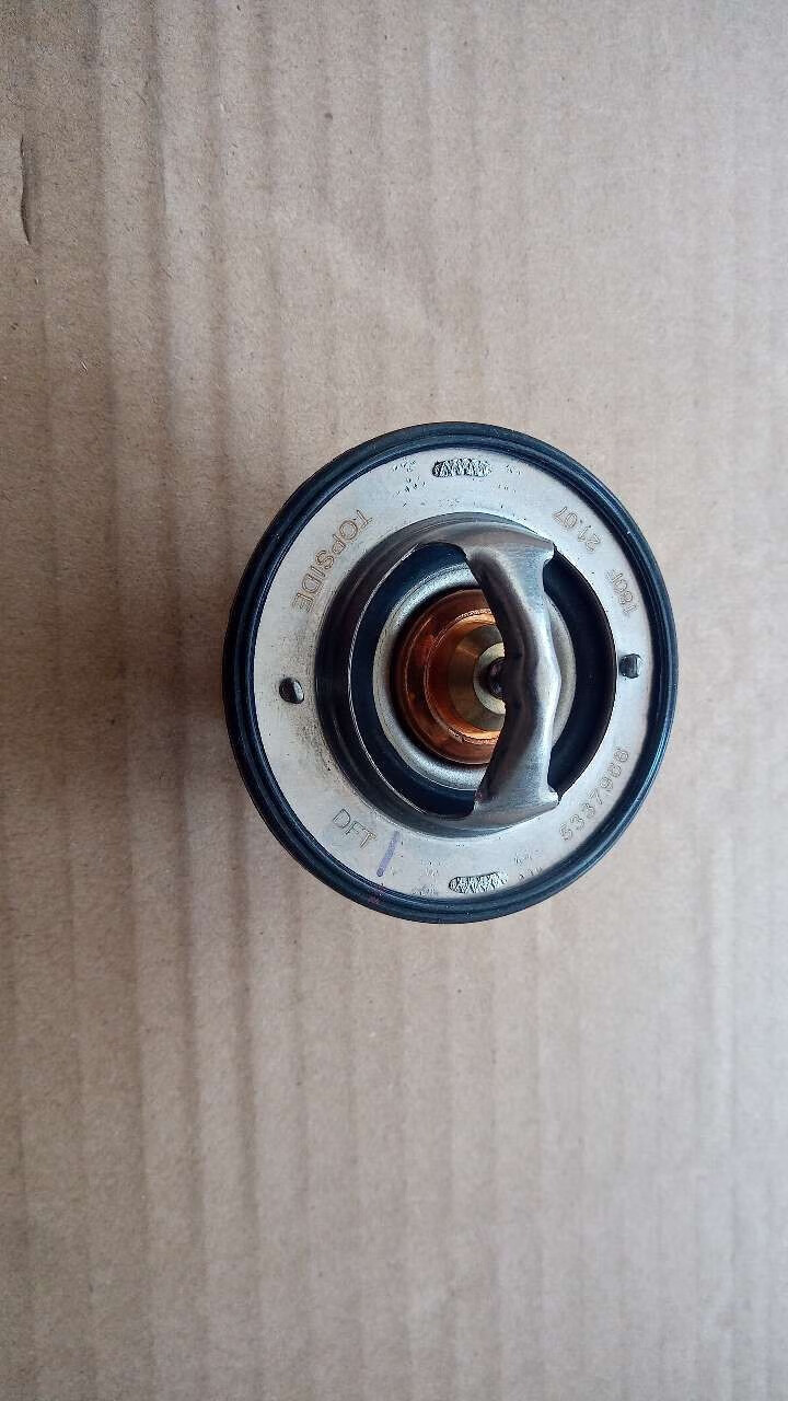 洛爵适配重汽豪沃轻卡康明斯3.8发动机节温器温控器原厂汽车配件53379