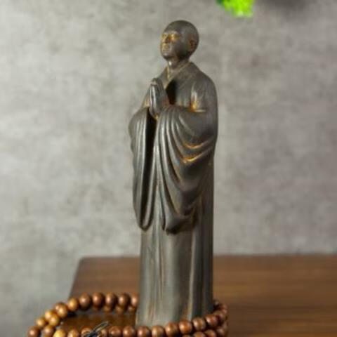 创京懿选禅意中式双手合十僧侣小和尚阿弥陀佛桌面摆件手工仿铸铁工艺