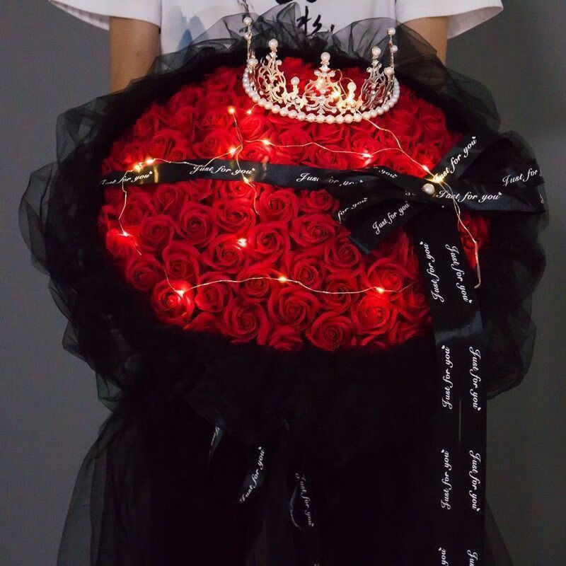 花束99朵黑纱红玫瑰超级