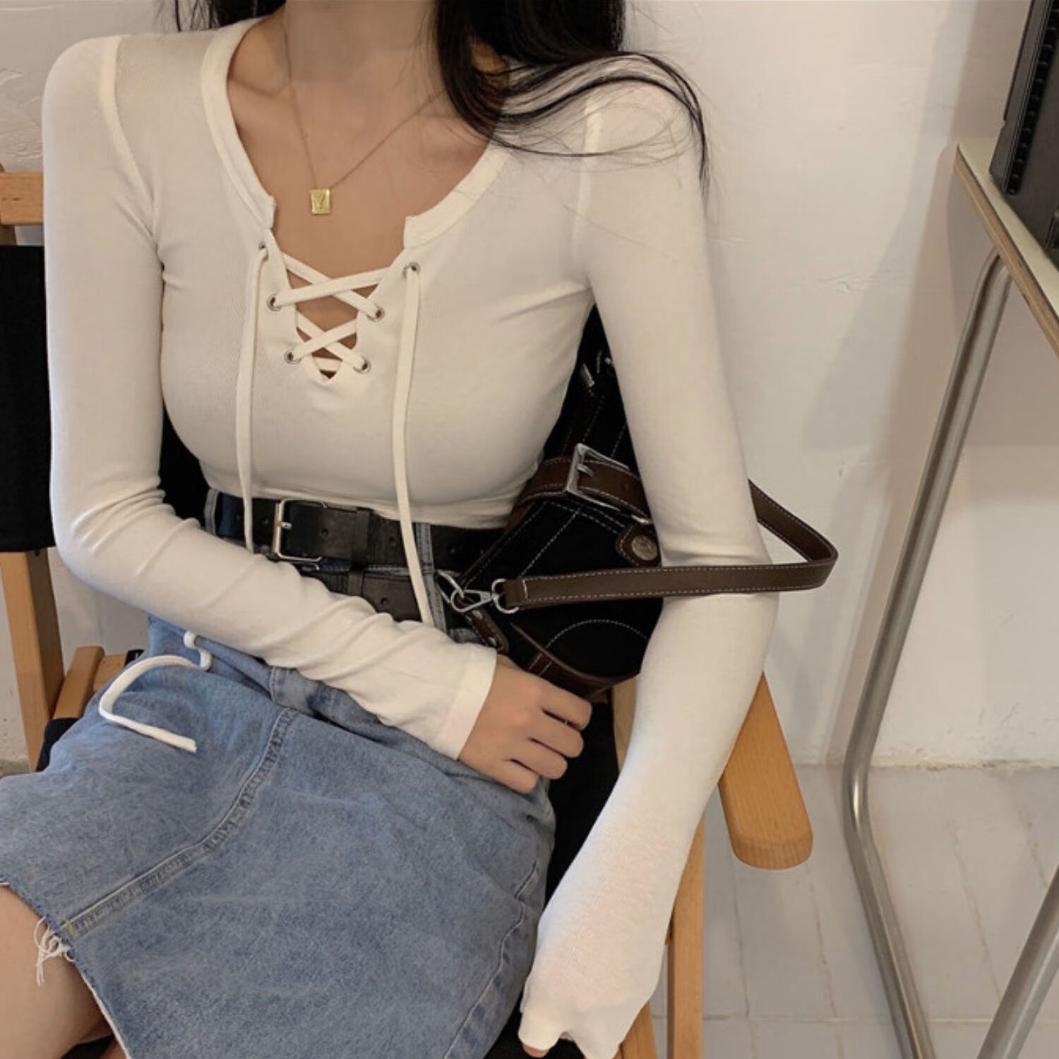 乔骏晟秋冬加绒长袖t恤女v领小心机锁骨上衣设计感内搭保暖洋气打底衫