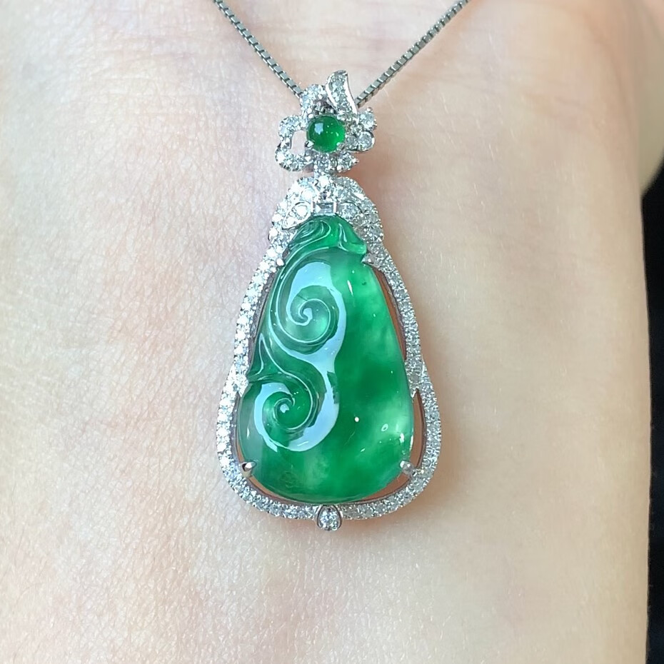 暗杠天然翡翠a货冰种小挂件项链玉如意飘花18k金镶嵌如意玉吊坠女阳绿