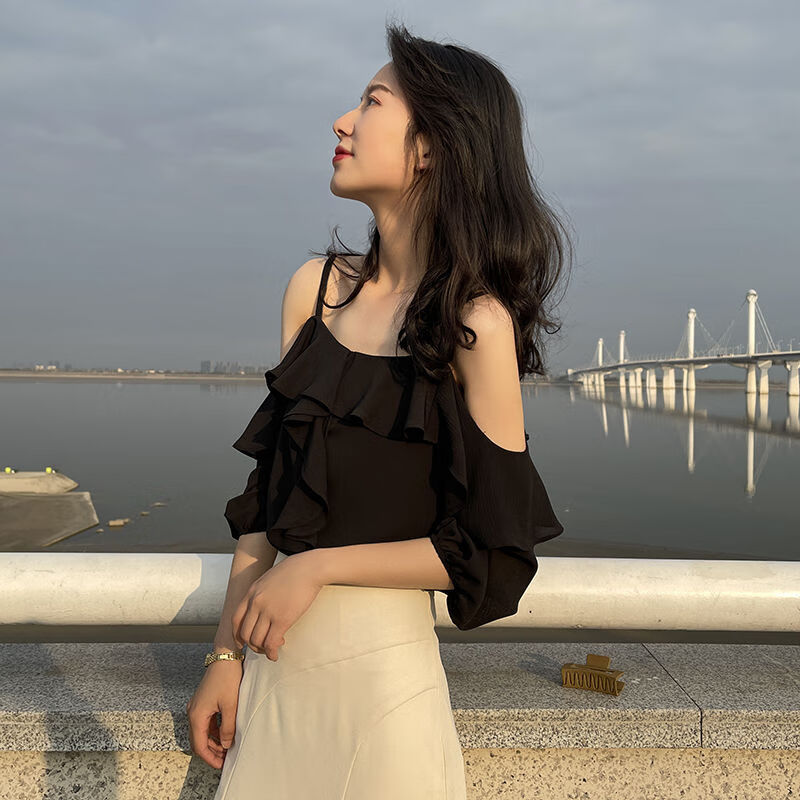 妃趣猫露肩锁骨上衣女夏天女装上衣黑色吊带露肩上衣女夏一字领气质
