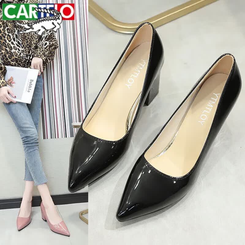 卡帝乐鳄鱼(cartelo)品牌真皮欧美23新款潮女鞋粗跟时尚尖头高跟鞋