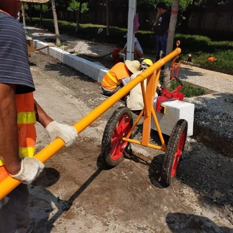 路沿石夹子双人抬路牙石吊道牙石夹石材夹具手抬式路沿石安装夹子
