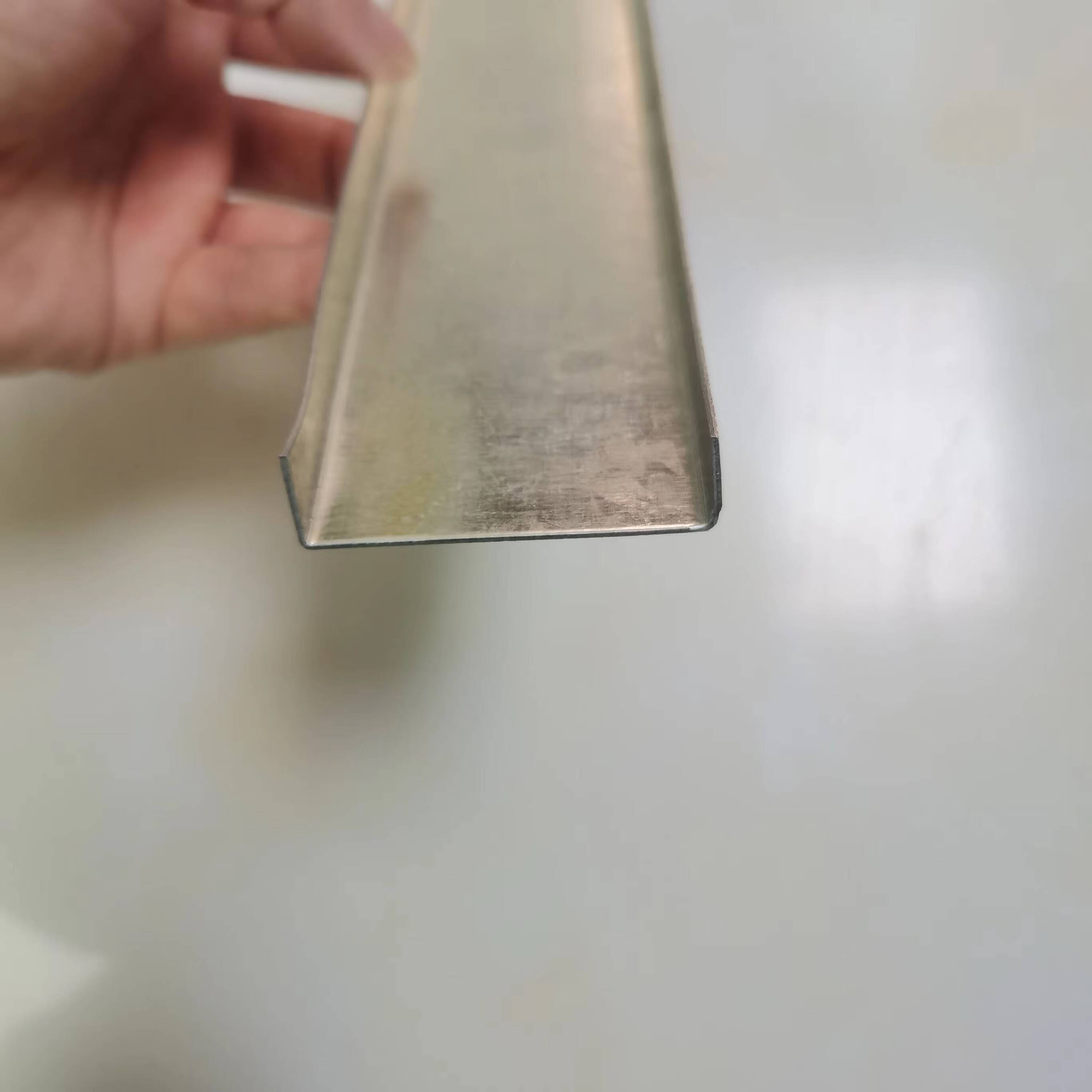 勾搭龙骨z型龙骨轻钢龙骨吊顶铝单板专用50主龙骨挂件配件z字龙骨 50