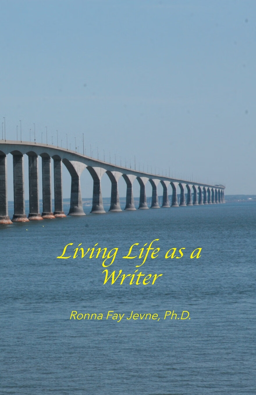 【预售 按需印刷】living life as a writer