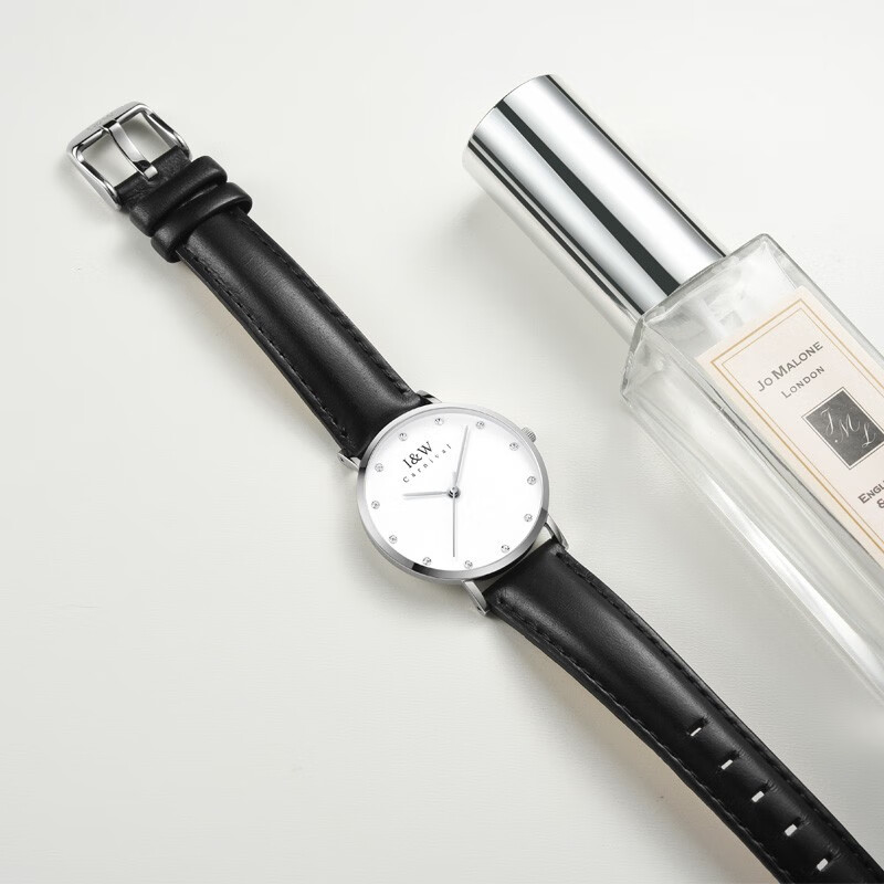 爱沃驰瑞士钻钉刻度纤薄32mm时尚防水石英手表女士表七夕生日礼物送女友 银壳白面|黑皮带