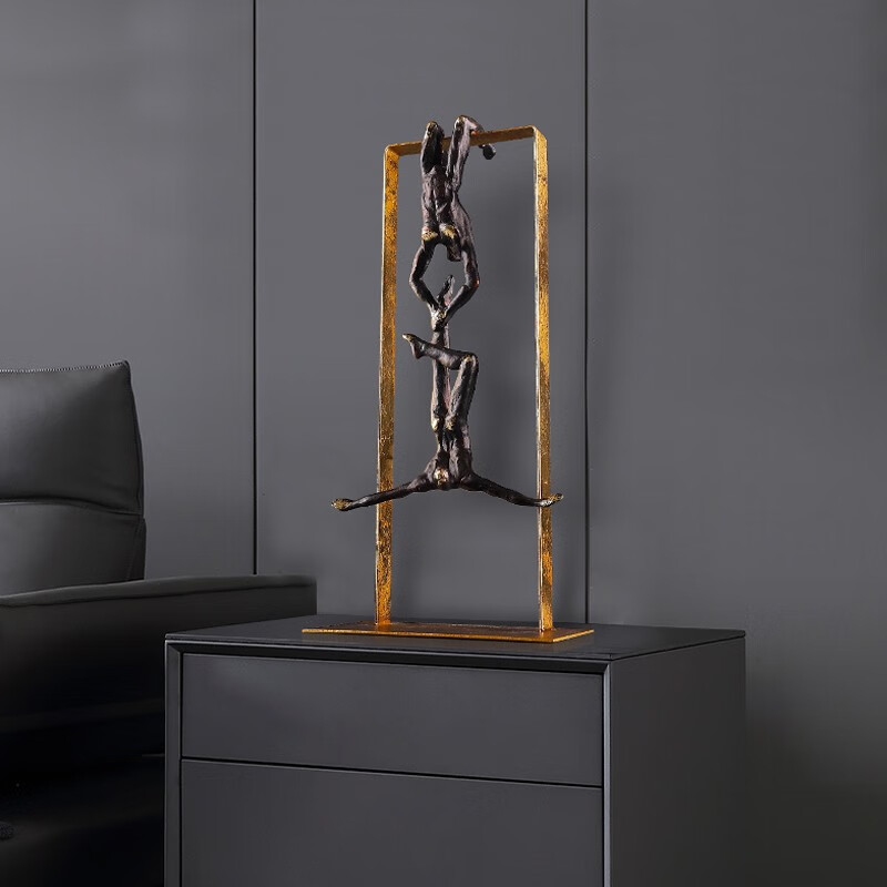 轻奢办公室摆件人物家居客厅书房酒柜金属软装艺术品摆设 相互信任