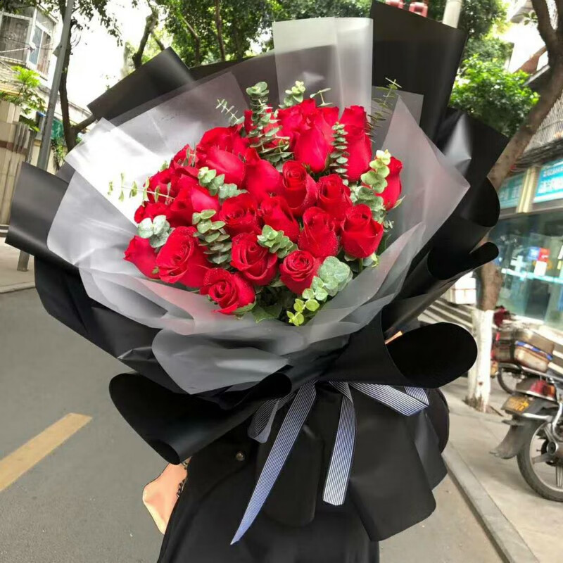 热带之恋rdzllove鲜花速递19朵33朵红玫瑰尤加利花束表白女友同城配送