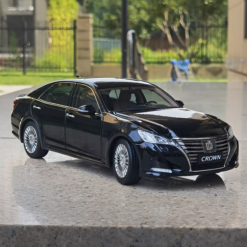 原厂 一汽丰田 新皇冠 toyota crown 2015款 多色 1:18 汽车模型 收藏