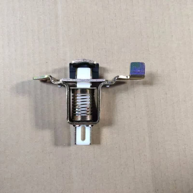 适用于适用郑州日产d22np300东风锐骐皮卡后货箱尾门锁机尾门锁机锁扣