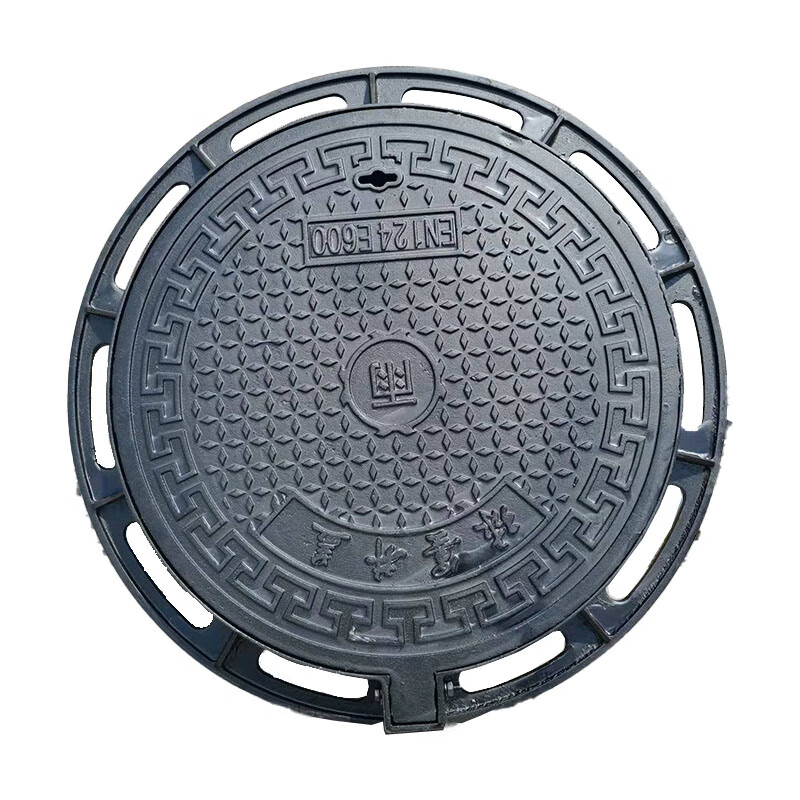 长甸大街交通社区快速处置开裂井盖看护居民脚下安全