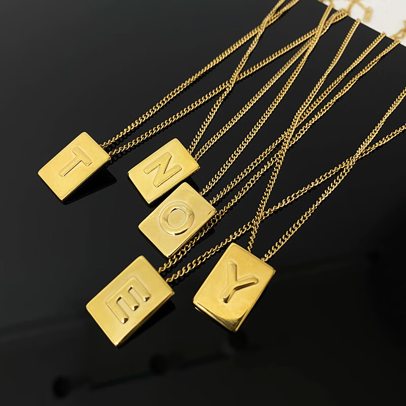岑枫 轻奢小众金色方块字母项链女钛钢不掉色方牌吊坠高级感毛衣锁骨