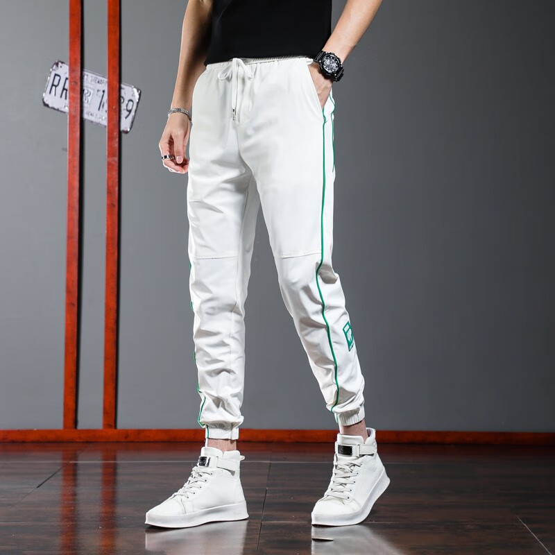 迪欧图（DIOUTU）今年春夏男士流行的薄款冰丝滑速干休闲裤男时髦拼接松紧腰束脚裤 KDL-2071白色 28码/建议体重95-110