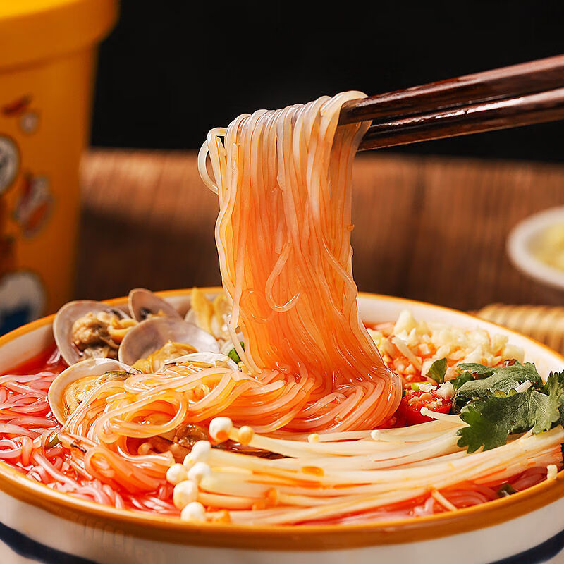 巴狗鲜食 一整箱 巴狗鲜食花甲粉桶装蒜香冲泡方便传统锡纸花甲粉丝