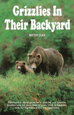 预订 grizzlies in their backyard